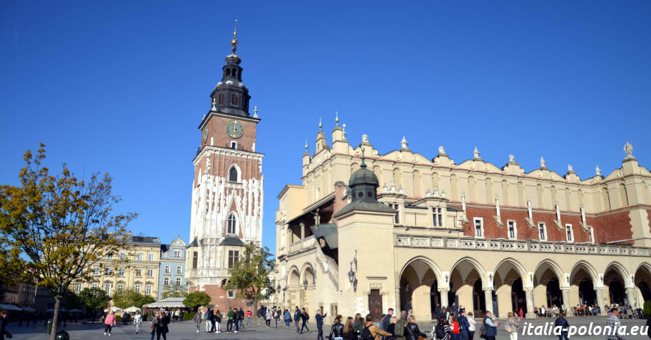 Cracovia. Torre del Municipio e Sukiennice
