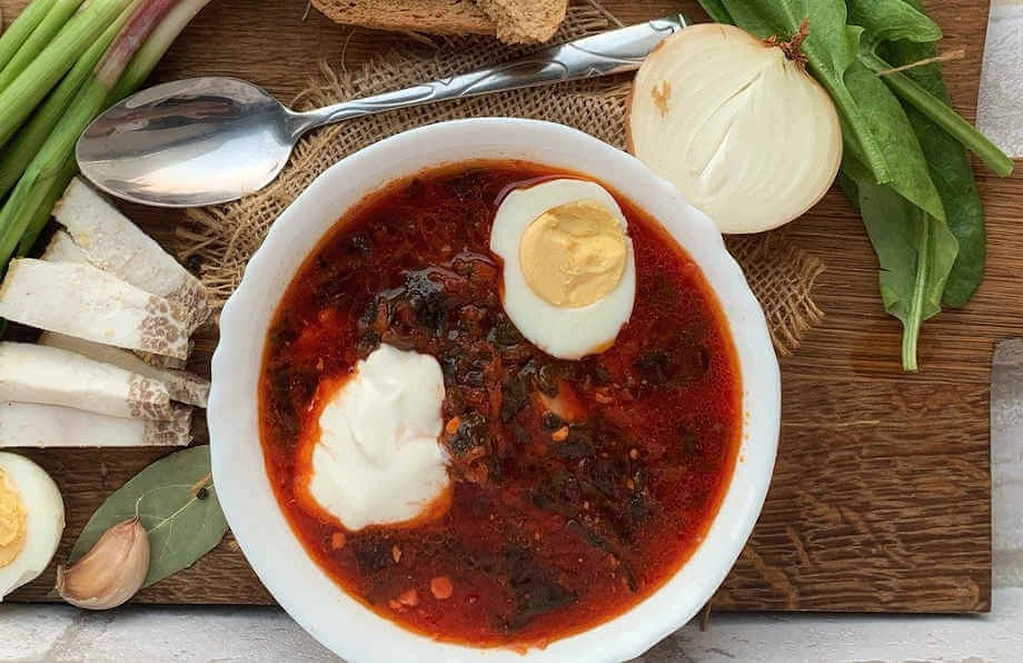 Barszcz rosso tipico della cucina polacca. Foto Alina Braha Pixabay
