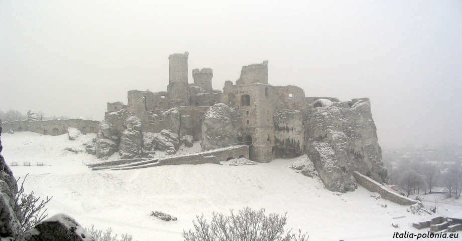 Castello di Ogrodzieniec in inverno