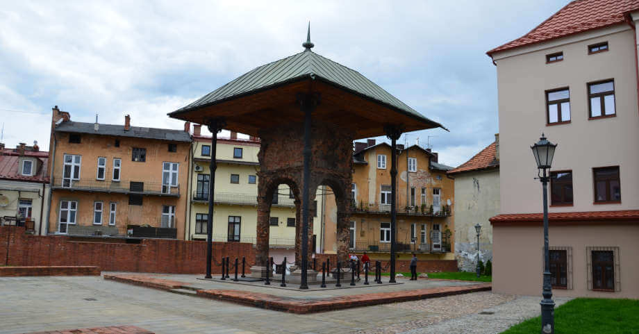 Bima. Resti della sinagoga di Tarnów